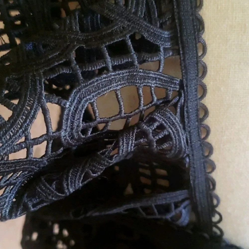 𝅺 Ladies Lace Top by ENDLESS ROSE - Picture 8 of 16